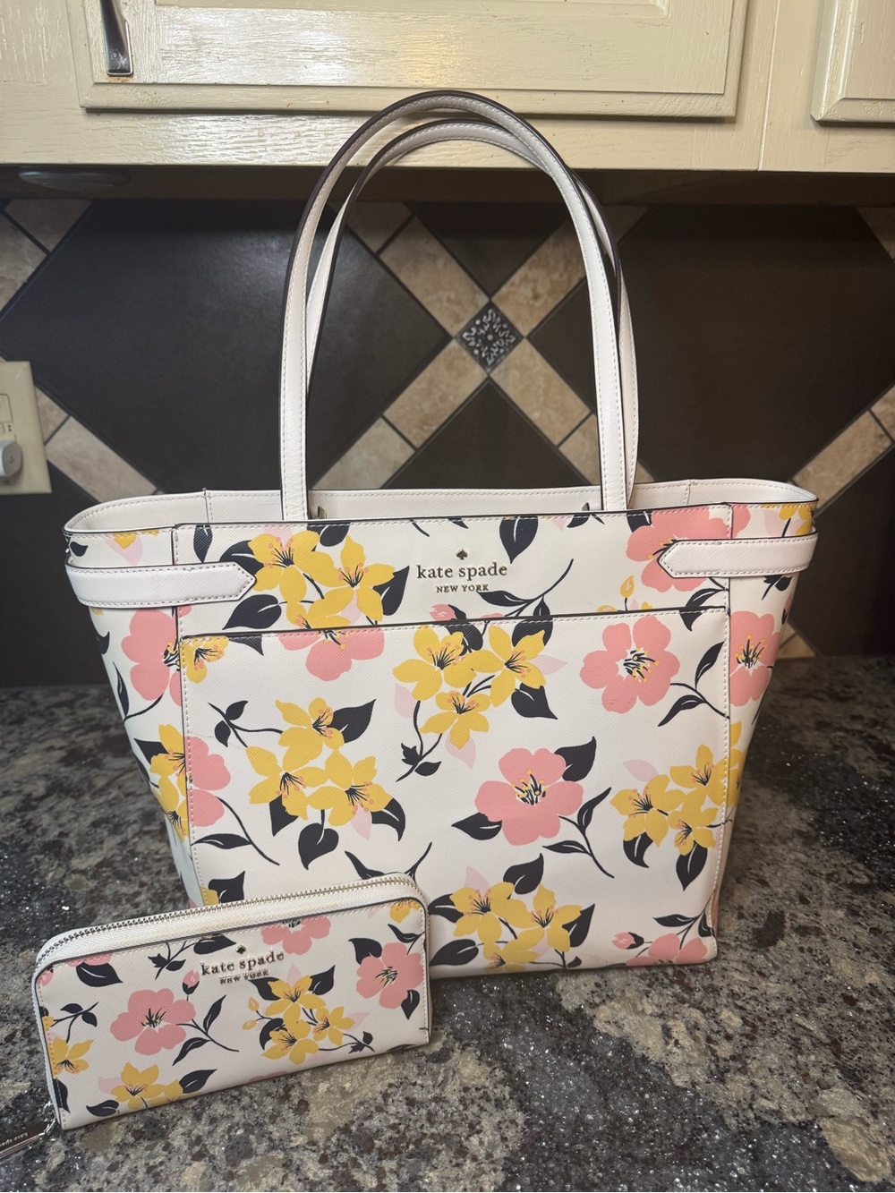 Kate Spade New York Staci Lily Blooms Floral Large Tote W/ Wallet Tags Removed
